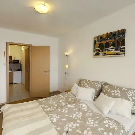 Hajnalhaz Apartment *