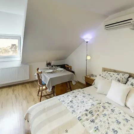 Hajnalhaz Apartment Balatonfured